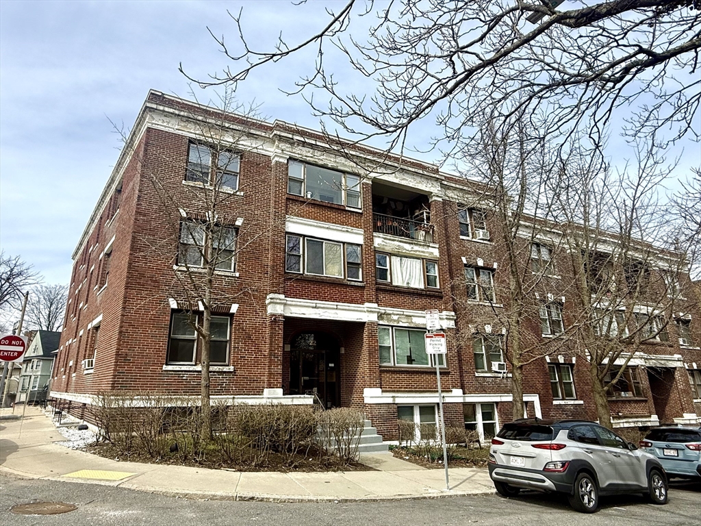 2 Chiswick Rd, Boston, Massachusetts, 3 Bedrooms Bedrooms, 4 Rooms Rooms,1 BathroomBathrooms,Residential Lease,For Rent,Chiswick Rd,73489917