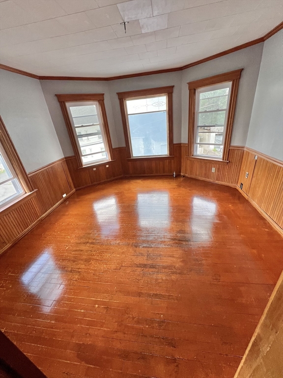 62 Spruce St, Fitchburg, Massachusetts, 3 Bedrooms Bedrooms, 7 Rooms Rooms,1 BathroomBathrooms,Residential Lease,For Rent,Spruce St,73489926