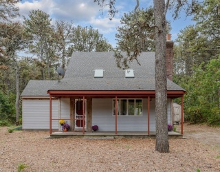 100 East Hill Rd, Wellfleet, Massachusetts, 3 Bedrooms Bedrooms, 6 Rooms Rooms,2 BathroomsBathrooms,Residential,For Sale,East Hill Rd,73442396