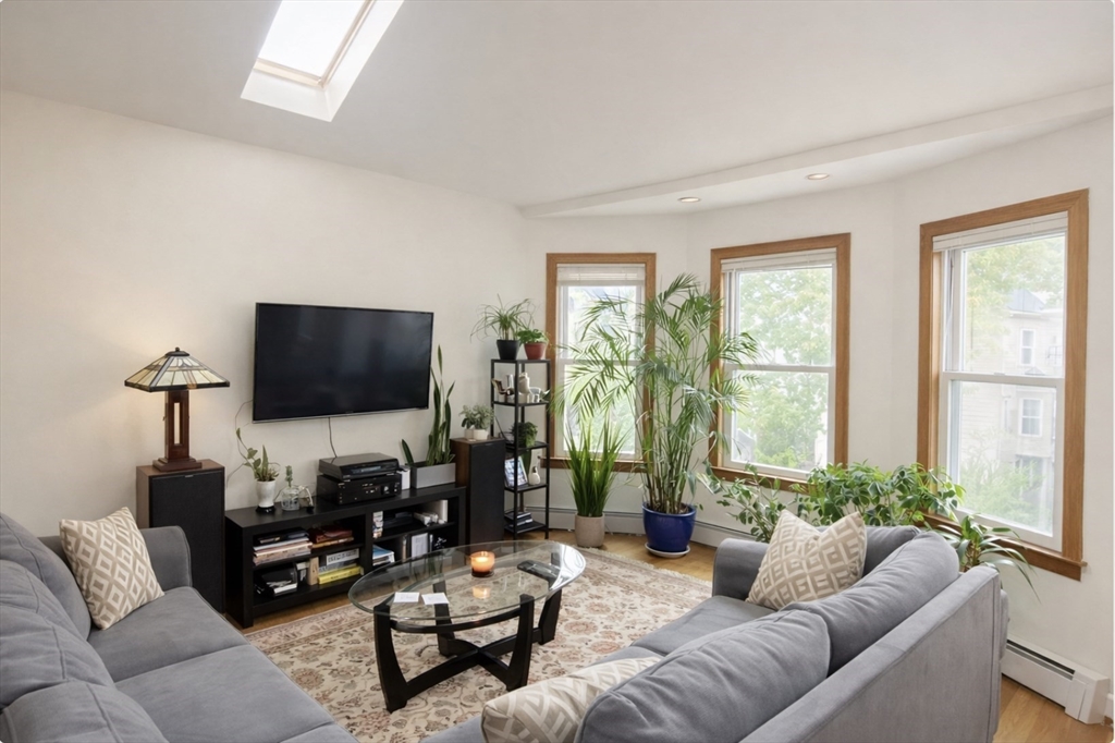 30 Newbern Street, Boston, Massachusetts, 2 Bedrooms Bedrooms, 5 Rooms Rooms,1 BathroomBathrooms,Residential Lease,For Rent,Newbern Street,73489947