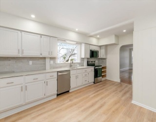 412 Cabot, Beverly, Massachusetts, 3 Bedrooms Bedrooms, 6 Rooms Rooms,1.5 BathroomsBathrooms,Residential Lease,For Rent,Cabot,73489950