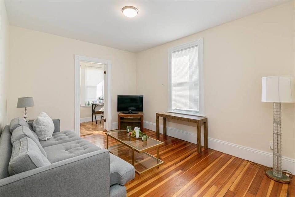 412 Cabot, Beverly, Massachusetts, 1 Bedroom Bedrooms, 3 Rooms Rooms,1 BathroomBathrooms,Residential Lease,For Rent,Cabot,73489951