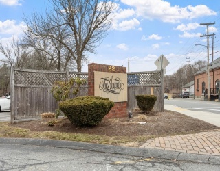 22 Railroad St, Andover, Massachusetts, 2 Bedrooms Bedrooms, 5 Rooms Rooms,2.5 BathroomsBathrooms,Residential,For Sale,Railroad St,73489936