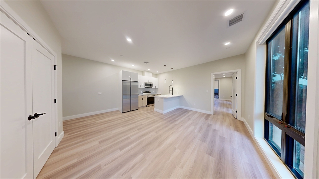 1700 Dorchester Ave, Boston, Massachusetts, 2 Bedrooms Bedrooms, 6 Rooms Rooms,2 BathroomsBathrooms,Residential Lease,For Rent,Dorchester Ave,73489987