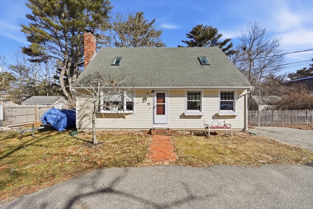 70 Quinaquisset Ave, Mashpee, Massachusetts, 3 Bedrooms Bedrooms, 7 Rooms Rooms,2 BathroomsBathrooms,Residential,For Sale,Quinaquisset Ave,73489993
