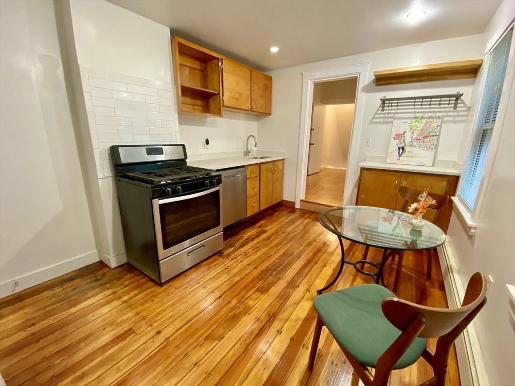 30 Fairmont Ave, Cambridge, Massachusetts, 2 Bedrooms Bedrooms, 4 Rooms Rooms,2 BathroomsBathrooms,Residential Lease,For Rent,Fairmont Ave,73489996