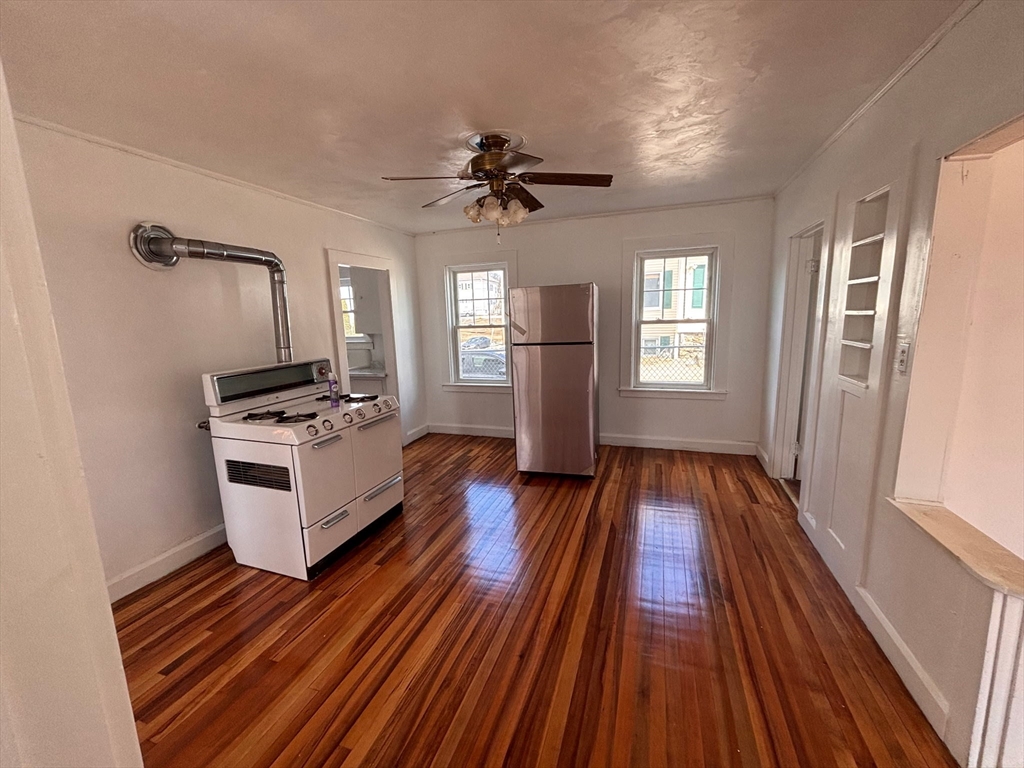 13 Oxford Ave, Dudley, Massachusetts, 3 Bedrooms Bedrooms, 6 Rooms Rooms,1 BathroomBathrooms,Residential Lease,For Rent,Oxford Ave,73490002