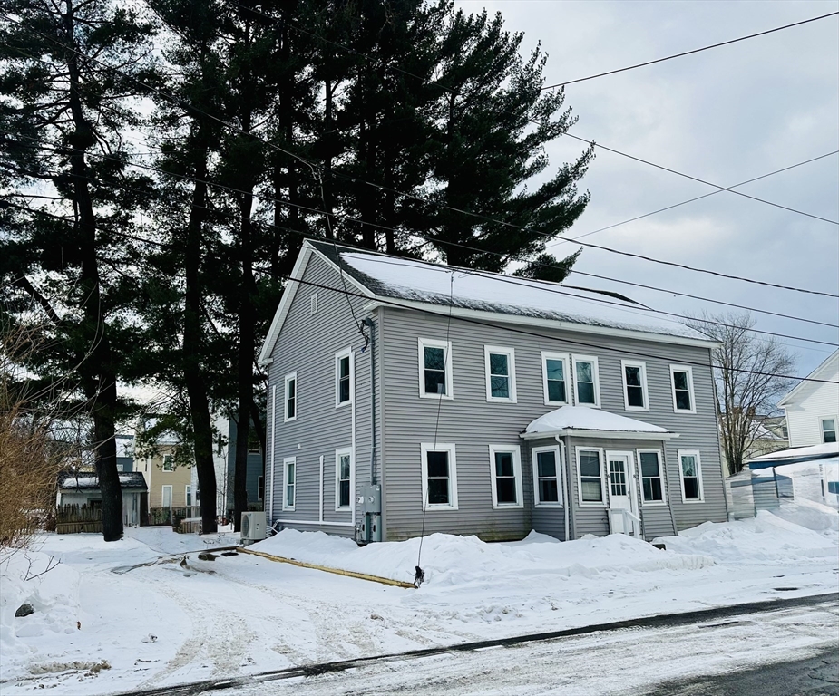 8 Oakdale Pl, Easthampton, Massachusetts, 3 Bedrooms Bedrooms, 5 Rooms Rooms,1 BathroomBathrooms,Residential Lease,For Rent,Oakdale Pl,73477602