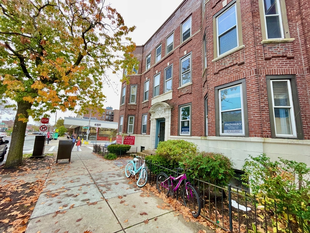 1284 Commonwealth Ave., Boston, Massachusetts, 5 Bedrooms Bedrooms, 8 Rooms Rooms,2 BathroomsBathrooms,Residential Lease,For Rent,Commonwealth Ave.,73490042