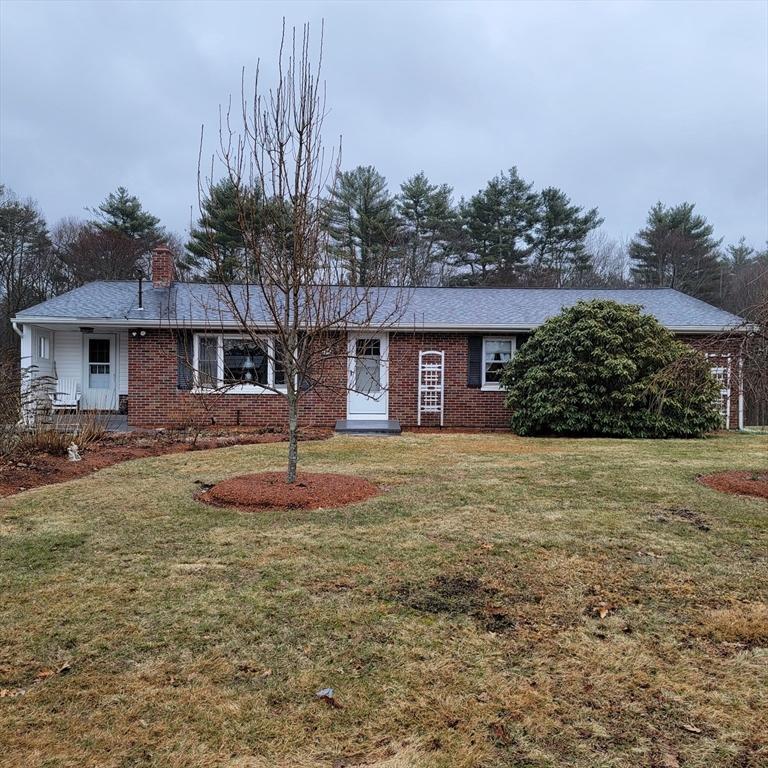 208 New Boston Rd, Sturbridge, Massachusetts, 4 Bedrooms Bedrooms, 8 Rooms Rooms,2 BathroomsBathrooms,Residential,For Sale,New Boston Rd,73490055