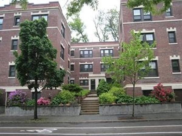 592 Washington St, Brookline, Massachusetts, 1 Bedroom Bedrooms, 3 Rooms Rooms,1 BathroomBathrooms,Residential Lease,For Rent,Washington St,73490061