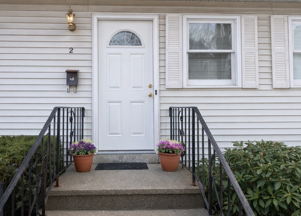 2 Whalen Lane, Natick, Massachusetts, 3 Bedrooms Bedrooms, 7 Rooms Rooms,1.5 BathroomsBathrooms,Residential Lease,For Rent,Whalen Lane,73490103