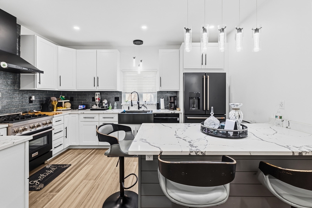 658 Third, Fall River, Massachusetts, 4 Bedrooms Bedrooms, 11 Rooms Rooms,2 BathroomsBathrooms,Residential Income,For Sale,Third,73490111