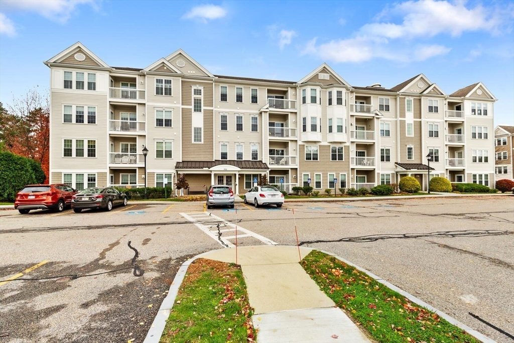 107 Clocktower Dr, Waltham, Massachusetts, 2 Bedrooms Bedrooms, 5 Rooms Rooms,2 BathroomsBathrooms,Residential,For Sale,Clocktower Dr,73451720