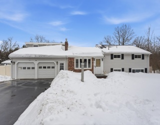 58 Holliston St, Medway, Massachusetts, 4 Bedrooms Bedrooms, 11 Rooms Rooms,1.5 BathroomsBathrooms,Residential,For Sale,Holliston St,73480583