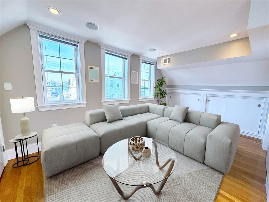 37 Fenton St, Boston, Massachusetts, 1 Bedroom Bedrooms, 4 Rooms Rooms,1 BathroomBathrooms,Residential Lease,For Rent,Fenton St,73484650