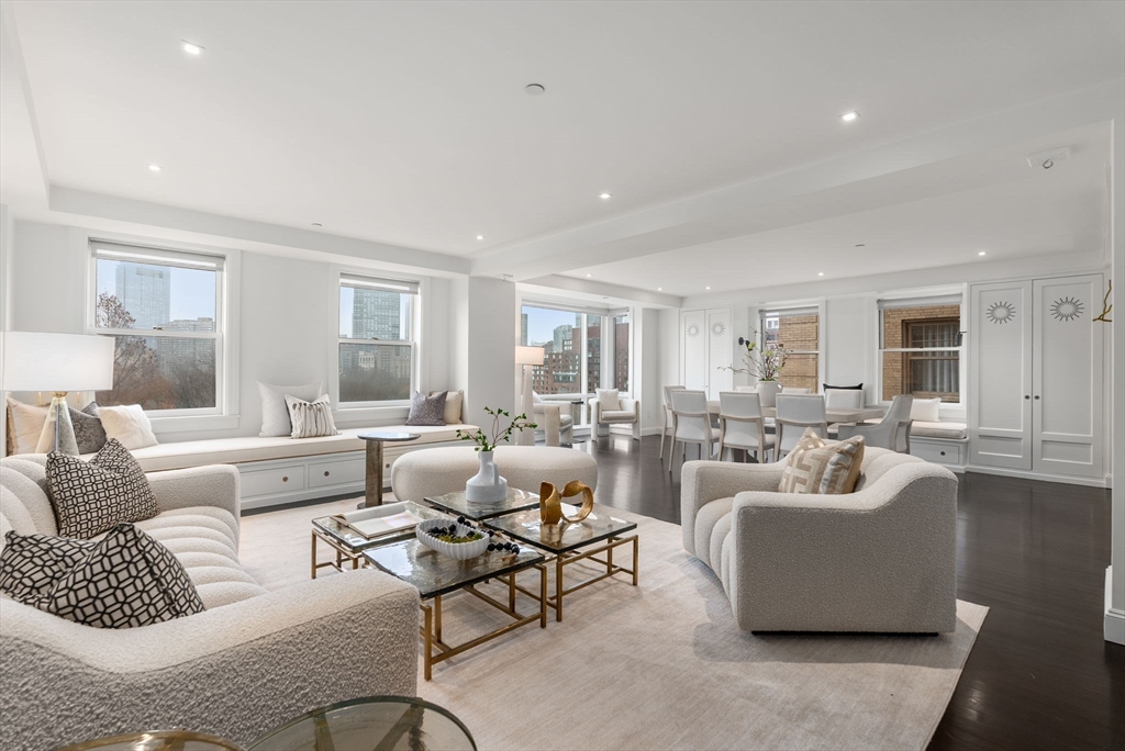 2 Commonwealth, Boston, Massachusetts, 3 Bedrooms Bedrooms, 9 Rooms Rooms,2.5 BathroomsBathrooms,Residential,For Sale,Commonwealth,73490131