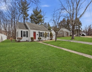 20 Hillside Ave, South Hadley, Massachusetts, 3 Bedrooms Bedrooms, 6 Rooms Rooms,1 BathroomBathrooms,Residential,For Sale,Hillside Ave,73490145