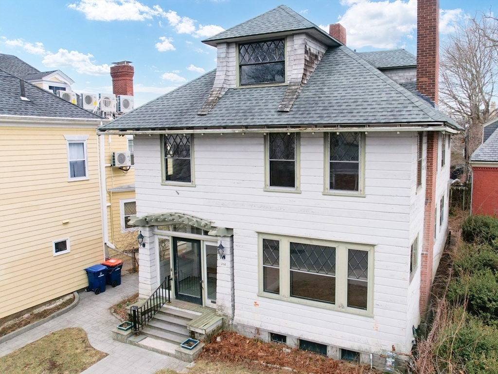 258 Walnut St, New Bedford, Massachusetts, 3 Bedrooms Bedrooms, 11 Rooms Rooms,2.5 BathroomsBathrooms,Residential,For Sale,Walnut St,73490142