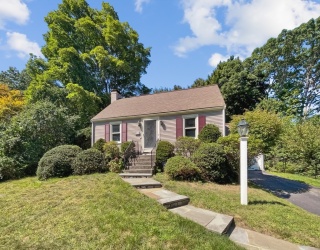 312 Linden St, Wellesley, Massachusetts, 3 Bedrooms Bedrooms, 6 Rooms Rooms,3 BathroomsBathrooms,Residential Lease,For Rent,Linden St,73490159