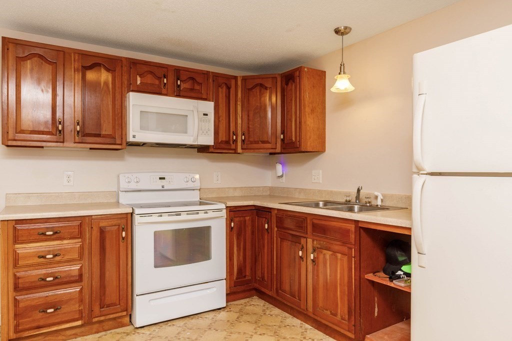 90 Ridgewood Lane, Gardner, Massachusetts, 2 Bedrooms Bedrooms, 4 Rooms Rooms,1 BathroomBathrooms,Residential Lease,For Rent,Ridgewood Lane,73484329