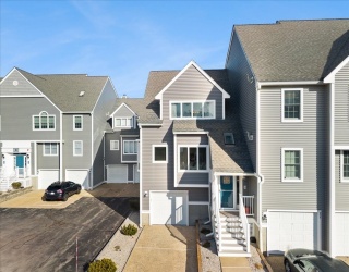 700 Shore Dr, Fall River, Massachusetts, 2 Bedrooms Bedrooms, 5 Rooms Rooms,3.5 BathroomsBathrooms,Residential,For Sale,Shore Dr,73490224