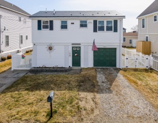 23 11th St W, Salisbury, Massachusetts, 2 Bedrooms Bedrooms, 5 Rooms Rooms,1 BathroomBathrooms,Residential,For Sale,11th St W,73490233