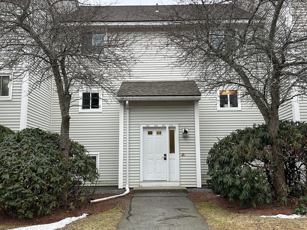100 Merrimack Avenue, Dracut, Massachusetts, 2 Bedrooms Bedrooms, 5 Rooms Rooms,1 BathroomBathrooms,Residential Lease,For Rent,Merrimack Avenue,73490252