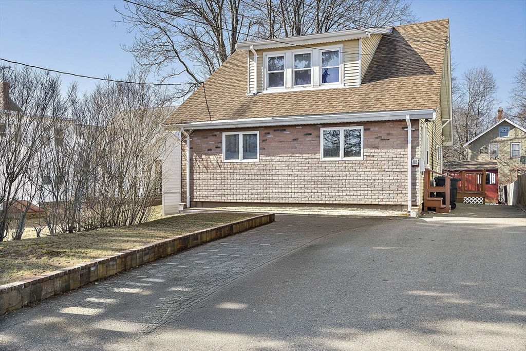 88 Pearl St, Stoughton, Massachusetts, 4 Bedrooms Bedrooms, 6 Rooms Rooms,2 BathroomsBathrooms,Residential,For Sale,Pearl St,73490259