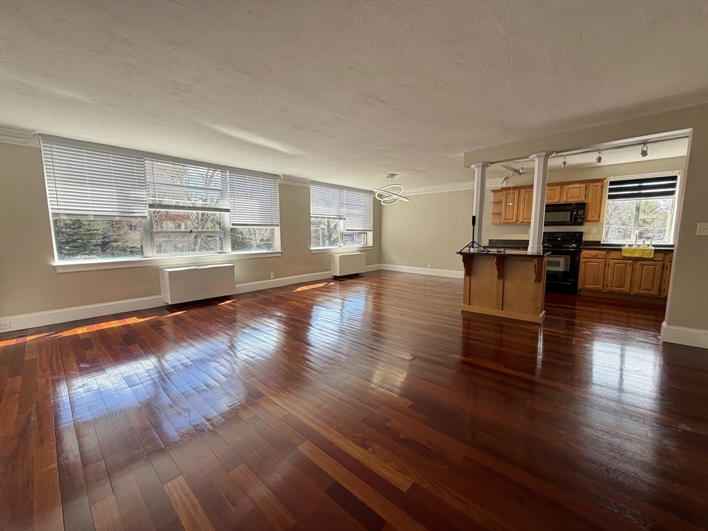 2 Hamond Pond Parkway, Newton, Massachusetts, 1 Bedroom Bedrooms, 5 Rooms Rooms,1 BathroomBathrooms,Residential Lease,For Rent,Hamond Pond Parkway,73490266