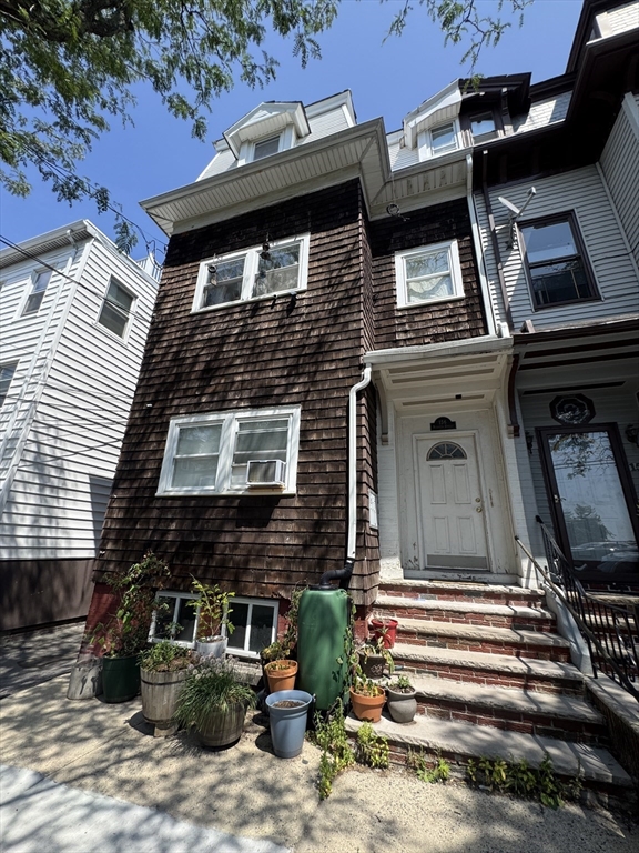 156 Webster, Boston, Massachusetts, 2 Bedrooms Bedrooms, 4 Rooms Rooms,1 BathroomBathrooms,Residential Lease,For Rent,Webster,73490281