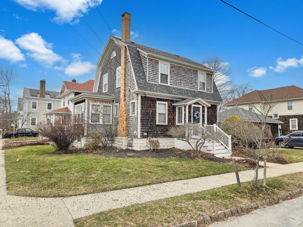 70 Chestnut St, Fairhaven, Massachusetts, 4 Bedrooms Bedrooms, 10 Rooms Rooms,2 BathroomsBathrooms,Residential,For Sale,Chestnut St,73490283