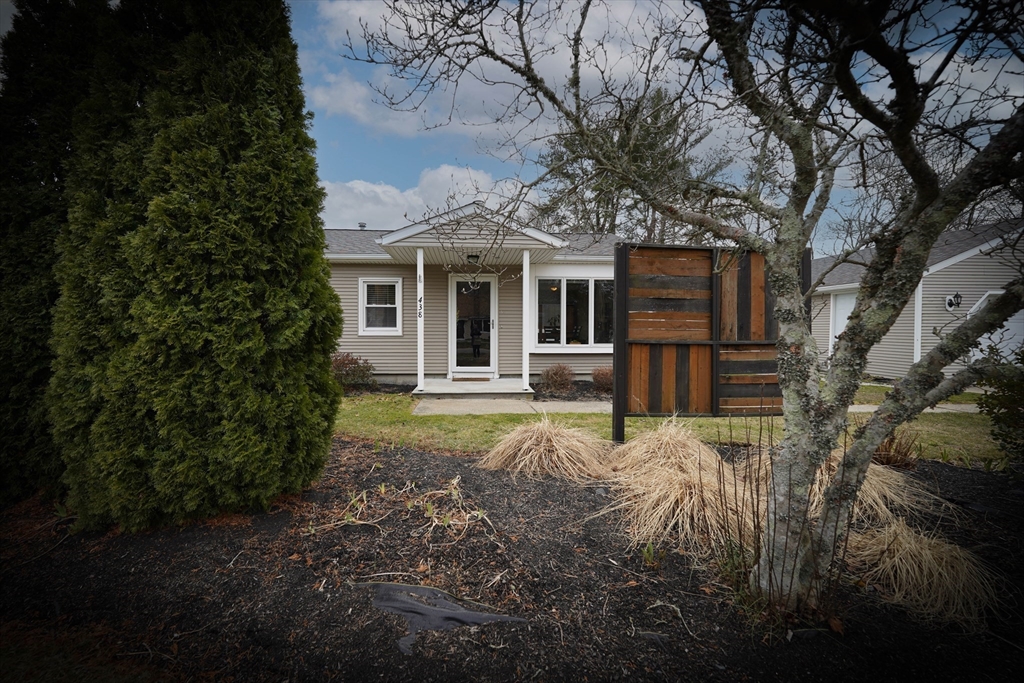 438 Gulf Road W, Dartmouth, Massachusetts, 4 Bedrooms Bedrooms, 7 Rooms Rooms,2 BathroomsBathrooms,Residential,For Sale,Gulf Road W,73490291