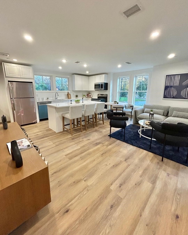 26 Union Street, Natick, Massachusetts, 2 Bedrooms Bedrooms, 4 Rooms Rooms,2 BathroomsBathrooms,Residential Lease,For Rent,Union Street,73490292