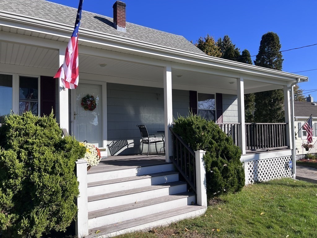 30 Gray St, Somerset, Massachusetts, 4 Bedrooms Bedrooms, 6 Rooms Rooms,1.5 BathroomsBathrooms,Residential,For Sale,Gray St,73490301
