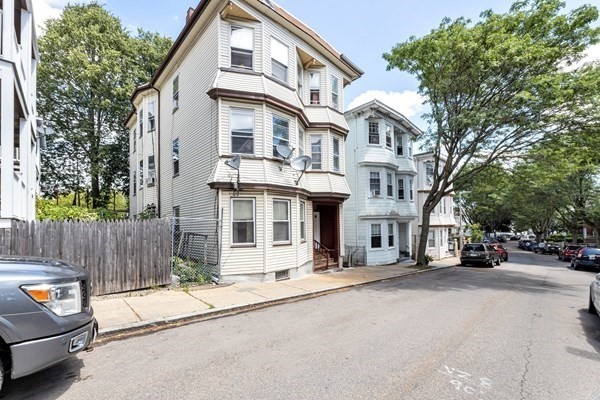 6 Priesing Street, Boston, Massachusetts, 6 Bedrooms Bedrooms, 15 Rooms Rooms,3 BathroomsBathrooms,Residential Income,For Sale,Priesing Street,73469745