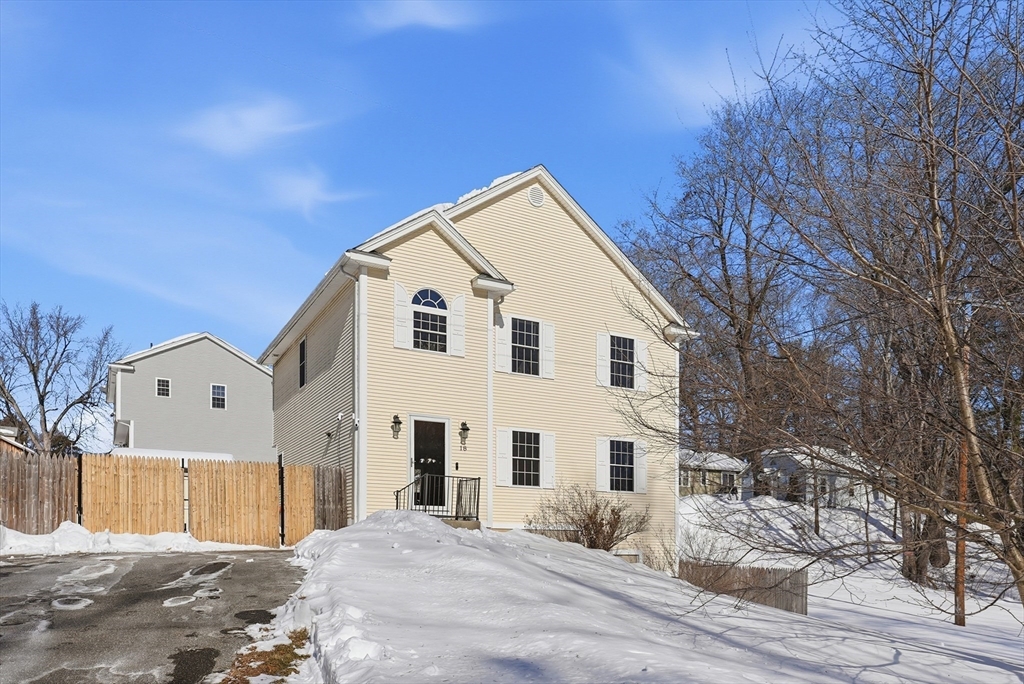 18 Riverton Rd, Springfield, Massachusetts, 3 Bedrooms Bedrooms, 8 Rooms Rooms,1.5 BathroomsBathrooms,Residential,For Sale,Riverton Rd,73474800