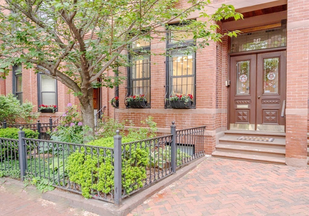 247 W Newton St, Boston, Massachusetts, 2 Bedrooms Bedrooms, 4 Rooms Rooms,1 BathroomBathrooms,Residential Lease,For Rent,W Newton St,73490566