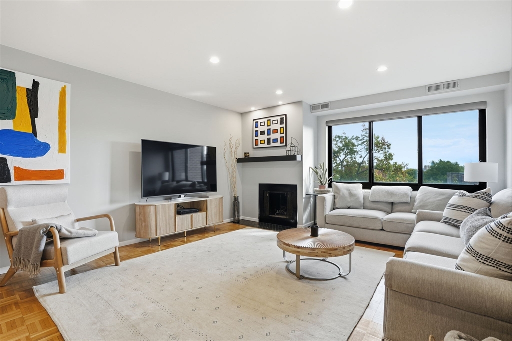 2130 Massachusetts Ave, Cambridge, Massachusetts, 2 Bedrooms Bedrooms, 5 Rooms Rooms,2 BathroomsBathrooms,Residential,For Sale,Massachusetts Ave,73490322