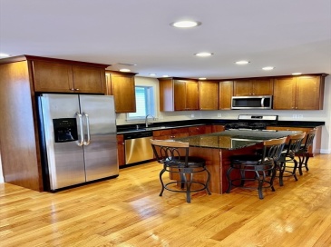 31 Rand St, Revere, Massachusetts, 2 Bedrooms Bedrooms, 5 Rooms Rooms,2 BathroomsBathrooms,Residential Lease,For Rent,Rand St,73490329