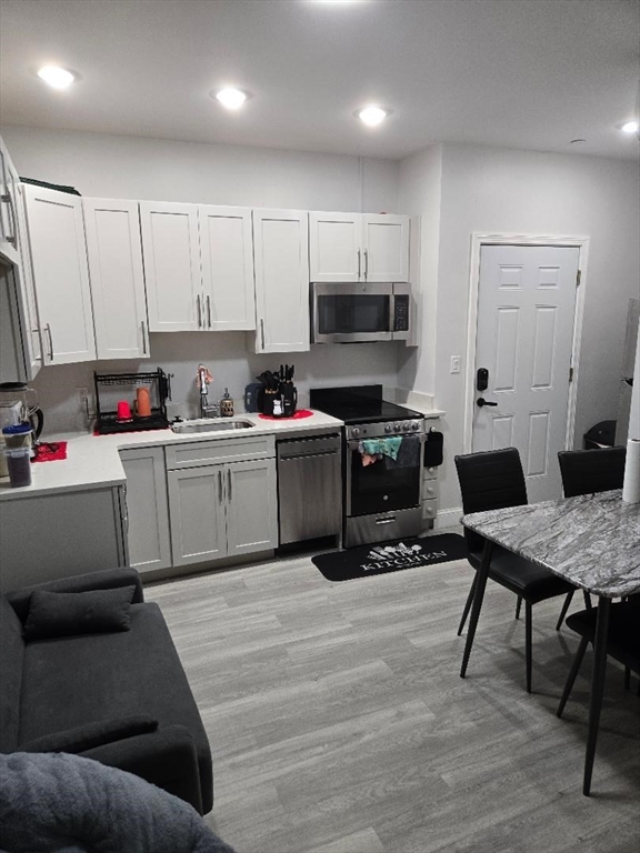 68 Main, Everett, Massachusetts, 1 Bedroom Bedrooms, 2 Rooms Rooms,1 BathroomBathrooms,Residential Lease,For Rent,Main,73490339