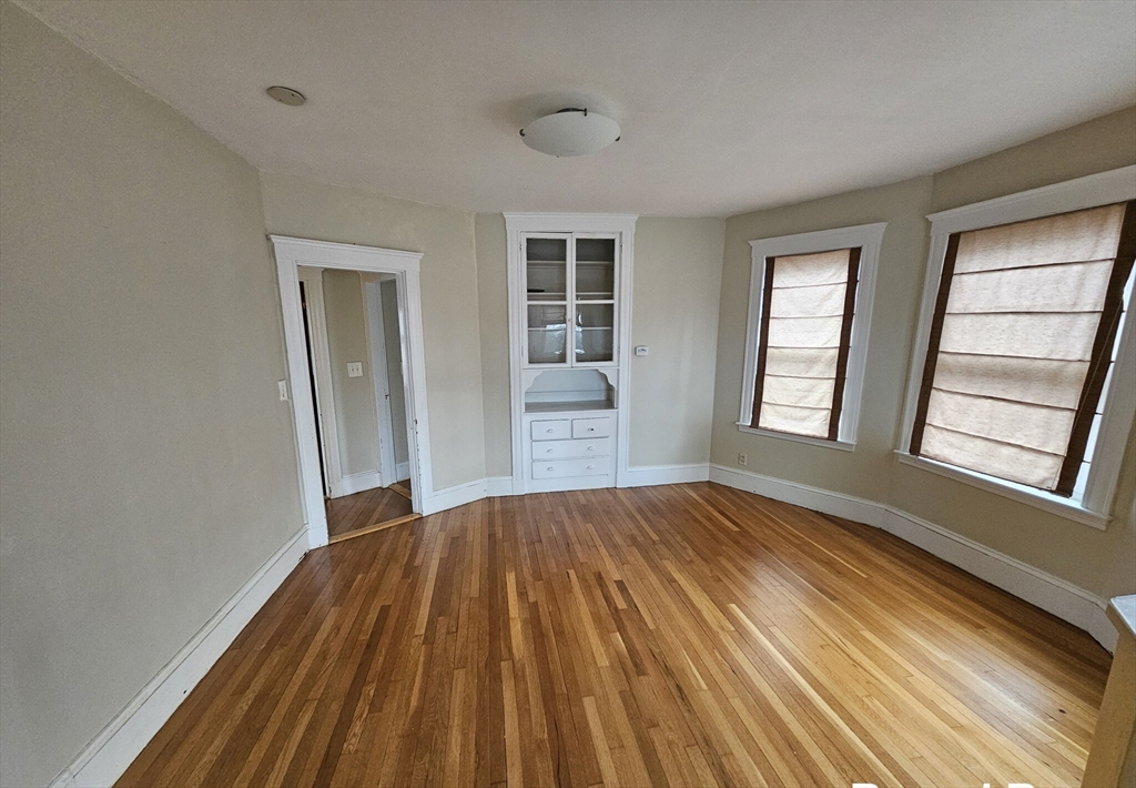 82 Walnut St, Brookline, Massachusetts, 2 Bedrooms Bedrooms, 5 Rooms Rooms,1 BathroomBathrooms,Residential Lease,For Rent,Walnut St,73490353