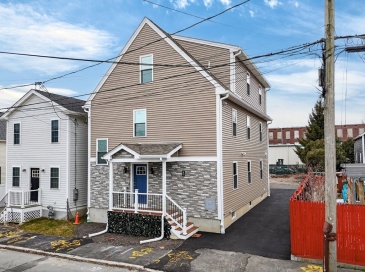 16 Washburn St, New Bedford, Massachusetts, 8 Bedrooms Bedrooms, 11 Rooms Rooms,3 BathroomsBathrooms,Residential Income,For Sale,Washburn St,73490354
