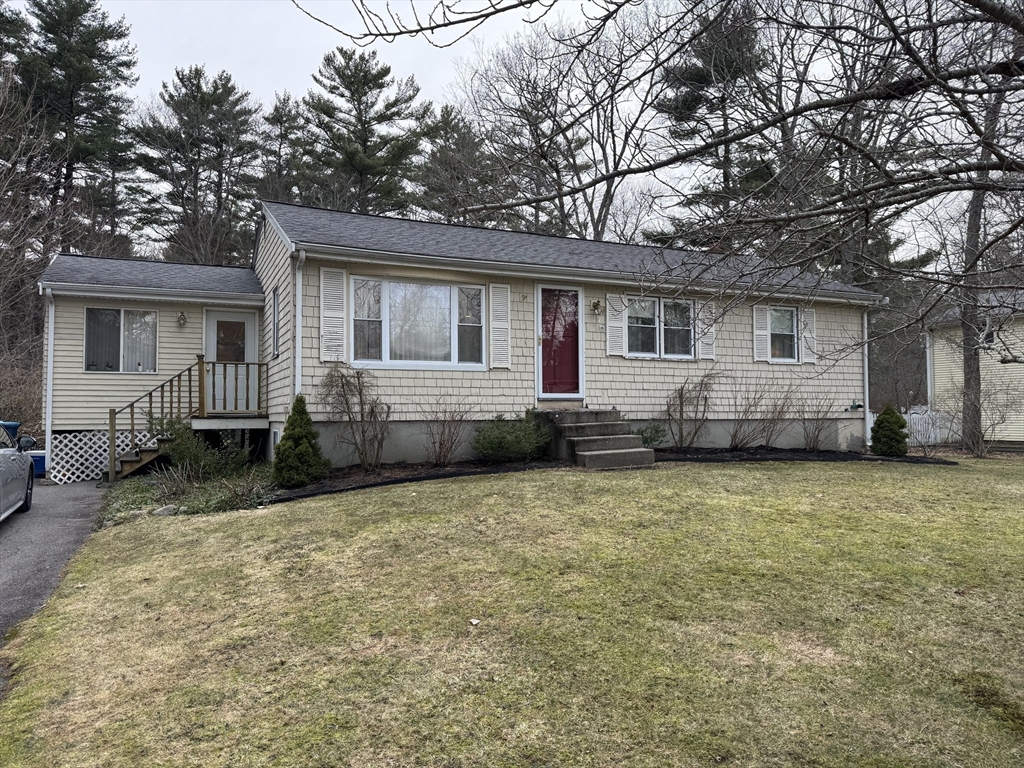 77 Branch Rd, East Bridgewater, Massachusetts, 3 Bedrooms Bedrooms, 6 Rooms Rooms,1.5 BathroomsBathrooms,Residential,For Sale,Branch Rd,73490328