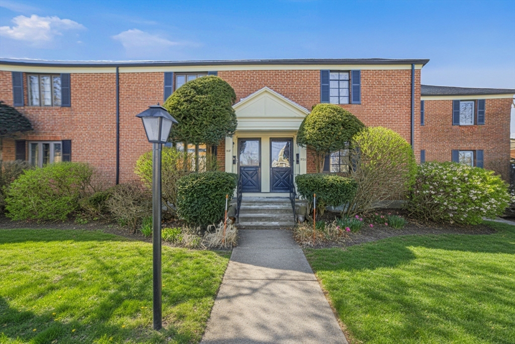 918 Belmont St, Watertown, Massachusetts, 2 Bedrooms Bedrooms, 5 Rooms Rooms,1.5 BathroomsBathrooms,Residential Lease,For Rent,Belmont St,73490331