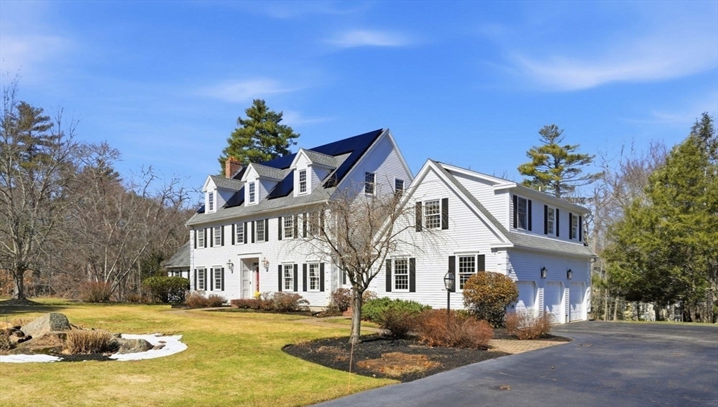 7 Charles Davis Drive, Wenham, Massachusetts, 5 Bedrooms Bedrooms, 11 Rooms Rooms,4 BathroomsBathrooms,Residential,For Sale,Charles Davis Drive,73490479