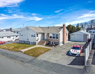 95 Stark Ave, Revere, Massachusetts, 5 Bedrooms Bedrooms, 11 Rooms Rooms,2 BathroomsBathrooms,Residential Income,For Sale,Stark Ave,73490336