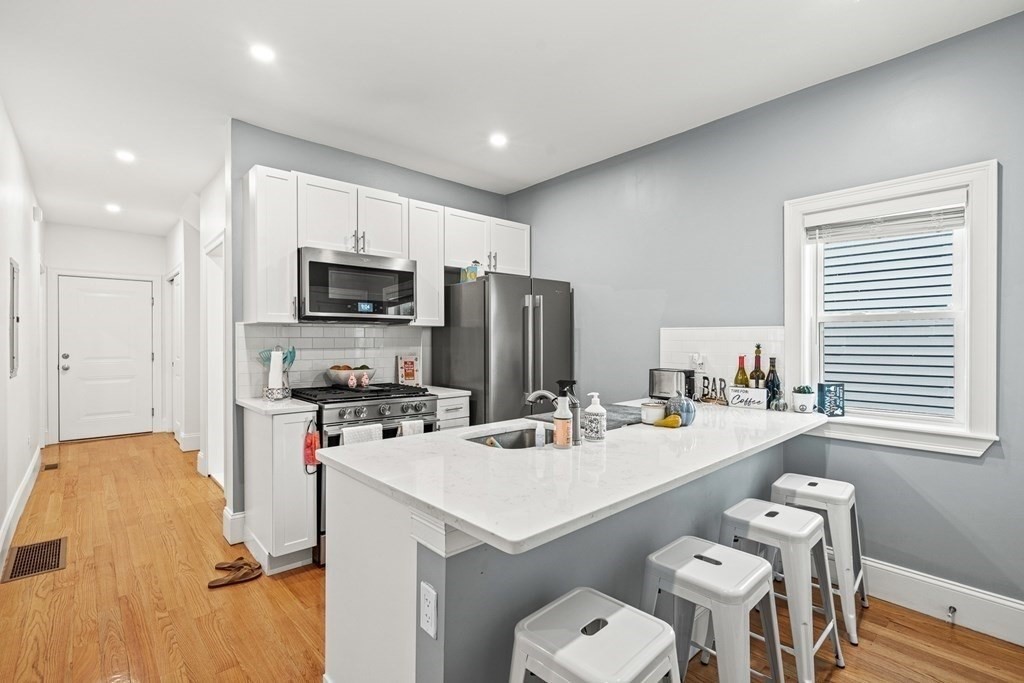 55 Saxton Street, Boston, Massachusetts, 3 Bedrooms Bedrooms, 7 Rooms Rooms,2 BathroomsBathrooms,Residential Lease,For Rent,Saxton Street,73490487