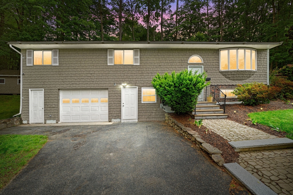 44 Drexel St, Worcester, Massachusetts, 4 Bedrooms Bedrooms, 7 Rooms Rooms,3 BathroomsBathrooms,Residential,For Sale,Drexel St,73490488