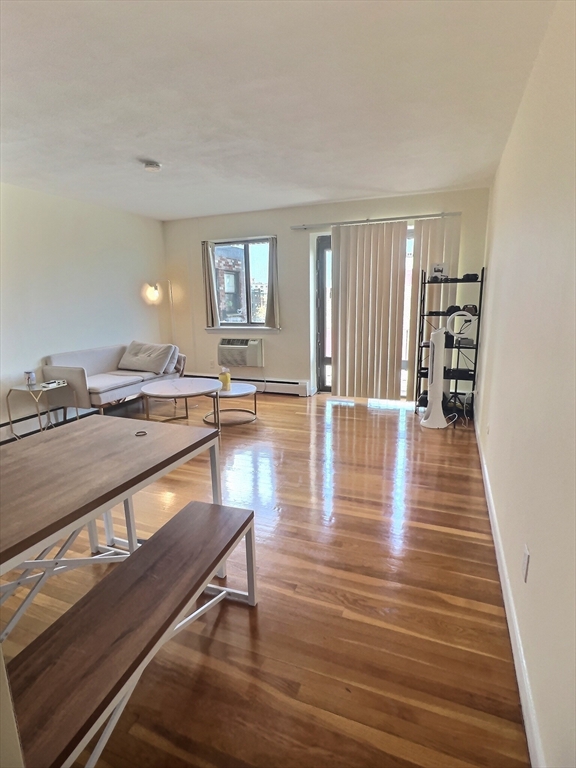 1027 Commonwealth Ave, Boston, Massachusetts, 1 Bedroom Bedrooms, 2 Rooms Rooms,1 BathroomBathrooms,Residential Lease,For Rent,Commonwealth Ave,73490495